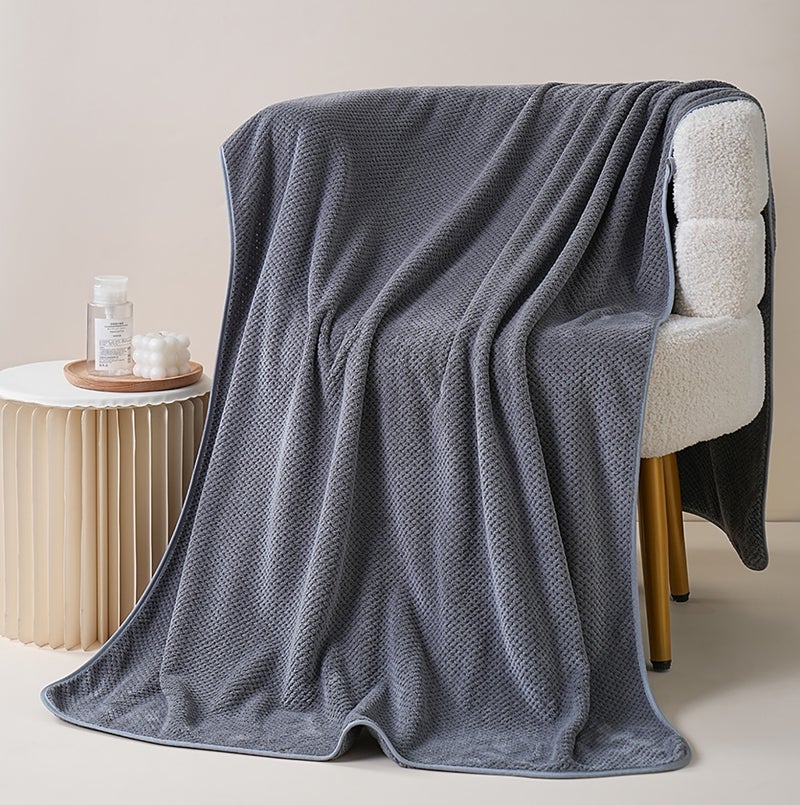 مناشف حمام من الألياف الدقيقة، 90 × 170 سم، مجموعة من 2، ناعمة جدًا، ماصة للغاية، تجف سريعًا، متعددة الاستخدامات (أزرق بحري ورمادي) - Image 3